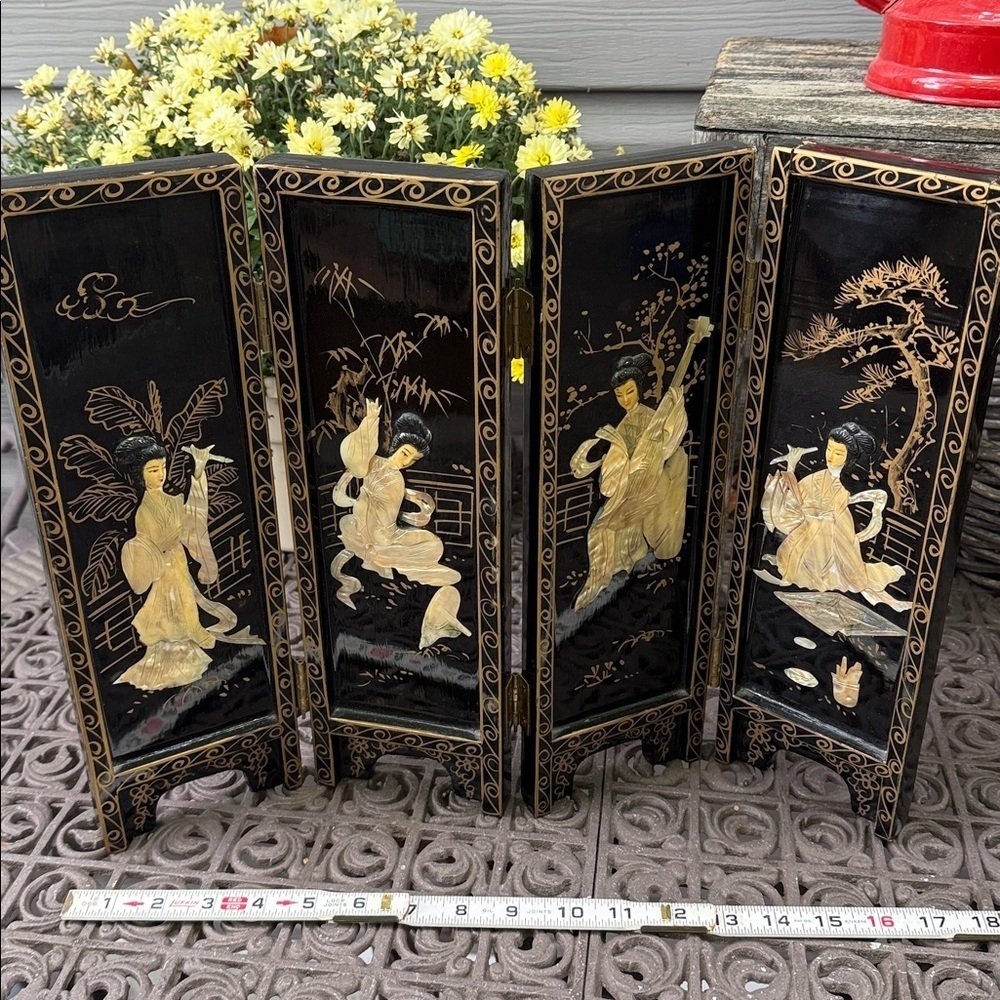 Vintage Japanese Black lacquer w mother of pearl Folding Screen Geishas 18”x14”